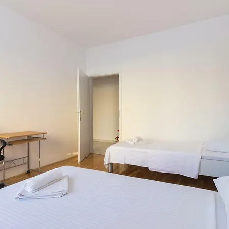 Visoka Apartman 公寓